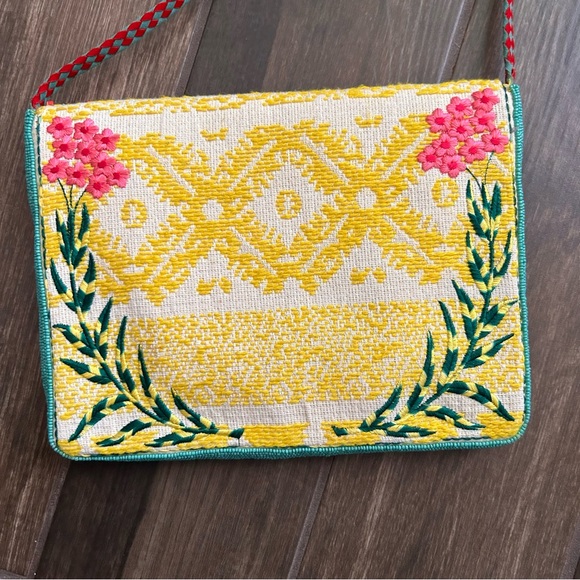 Ethnique Embroidered Floral Clutch Purse